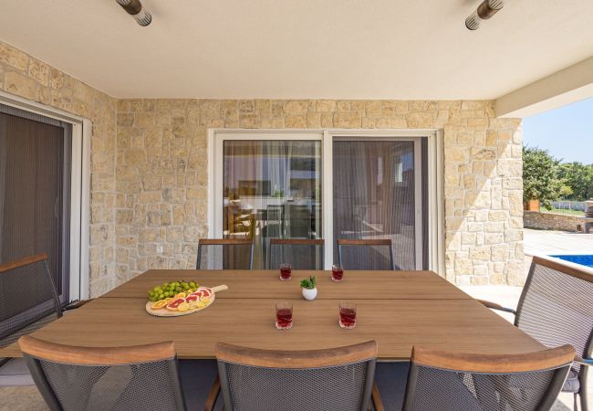 Villa in Krnica - Bezaubernde Villa East mit Pool und Whirlpool Villa in Krnica - Bezaubernde Villa East mit Pool und Whirlpool