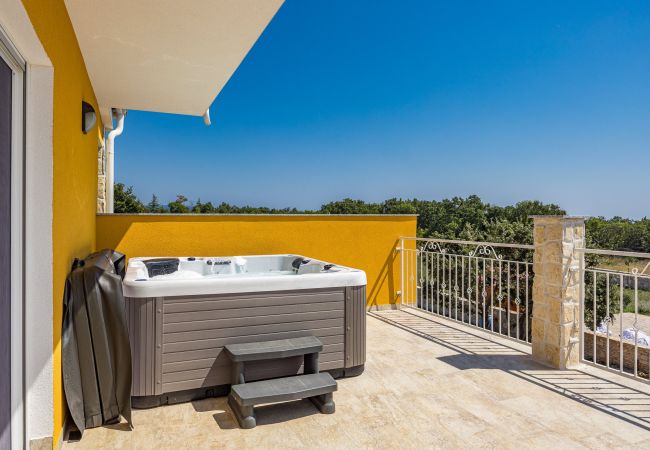 Villa in Krnica - Bezaubernde Villa East mit Pool und Whirlpool Villa in Krnica - Bezaubernde Villa East mit Pool und Whirlpool