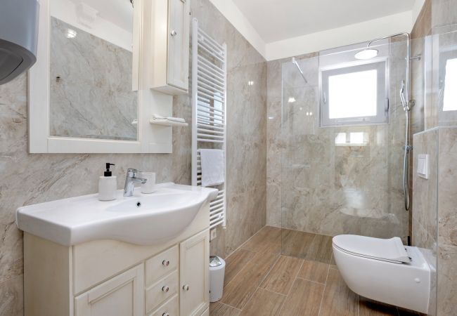 Villa in Krnica - Bezaubernde Villa East mit Pool und Whirlpool Villa in Krnica - Bezaubernde Villa East mit Pool und Whirlpool