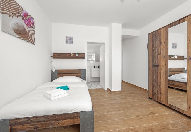 Villa in Krnica - Bezaubernde Villa West mit Pool und Whirlpool Villa in Krnica - Bezaubernde Villa West mit Pool und Whirlpool