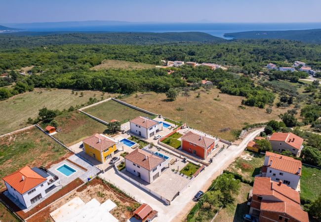 Villa in Krnica - Bezaubernde Villa West mit Pool und Whirlpool Villa in Krnica - Bezaubernde Villa West mit Pool und Whirlpool