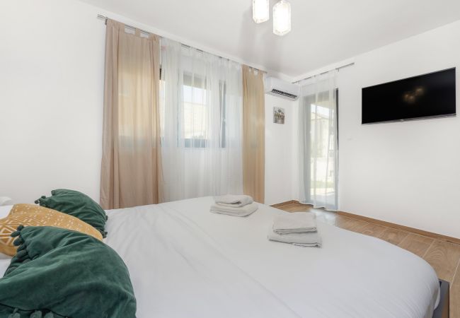 Villa in Krnica - Bezaubernde Villa West mit Pool und Whirlpool Villa in Krnica - Bezaubernde Villa West mit Pool und Whirlpool