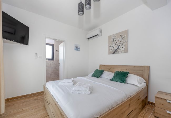 Villa in Krnica - Bezaubernde Villa West mit Pool und Whirlpool Villa in Krnica - Bezaubernde Villa West mit Pool und Whirlpool