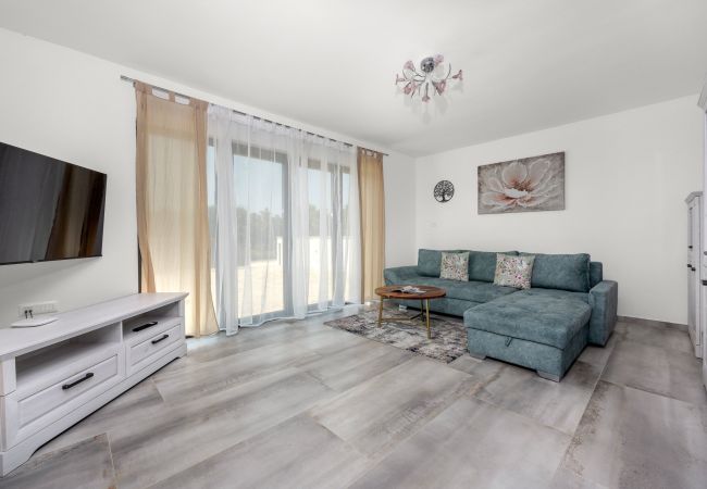 Villa in Krnica - Bezaubernde Villa West mit Pool und Whirlpool Villa in Krnica - Bezaubernde Villa West mit Pool und Whirlpool