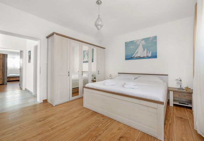 Villa in Krnica - Bezaubernde Villa West mit Pool und Whirlpool Villa in Krnica - Bezaubernde Villa West mit Pool und Whirlpool