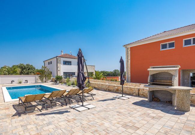 Villa in Krnica - Bezaubernde Villa West mit Pool und Whirlpool Villa in Krnica - Bezaubernde Villa West mit Pool und Whirlpool