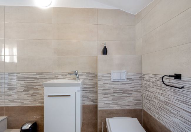 Villa in Krnica - Bezaubernde Villa West mit Pool und Whirlpool Villa in Krnica - Bezaubernde Villa West mit Pool und Whirlpool
