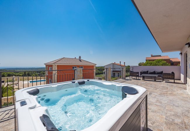 Villa in Krnica - Bezaubernde Villa West mit Pool und Whirlpool Villa in Krnica - Bezaubernde Villa West mit Pool und Whirlpool
