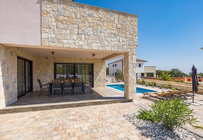 Villa in Krnica - Bezaubernde Villa West mit Pool und Whirlpool Villa in Krnica - Bezaubernde Villa West mit Pool und Whirlpool
