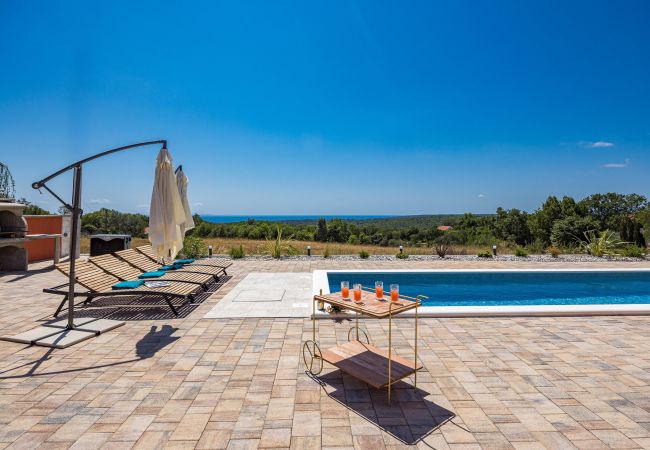 Villa in Krnica - Bezaubernde Villa South mit Pool und Whirlpool Villa in Krnica - Bezaubernde Villa South mit Pool und Whirlpool