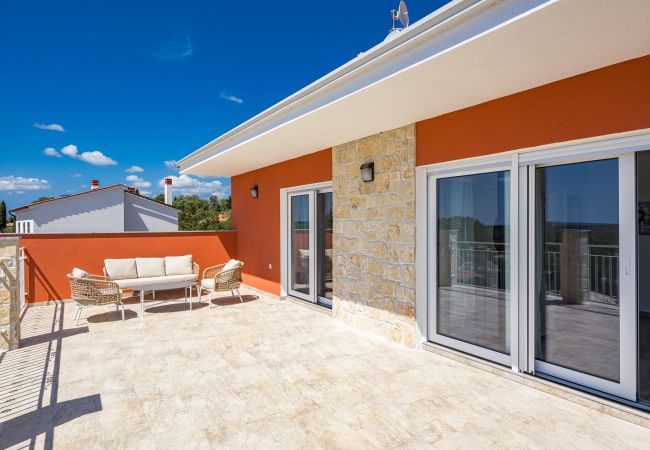 Villa in Krnica - Bezaubernde Villa South mit Pool und Whirlpool Villa in Krnica - Bezaubernde Villa South mit Pool und Whirlpool