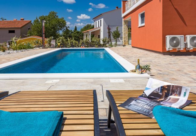 Villa in Krnica - Bezaubernde Villa South mit Pool und Whirlpool Villa in Krnica - Bezaubernde Villa South mit Pool und Whirlpool