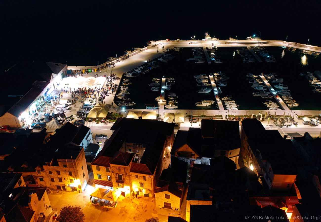 Ferienwohnung in Kaštel Novi - Apartment Viva – privater Swimmingpool und Whirlpool