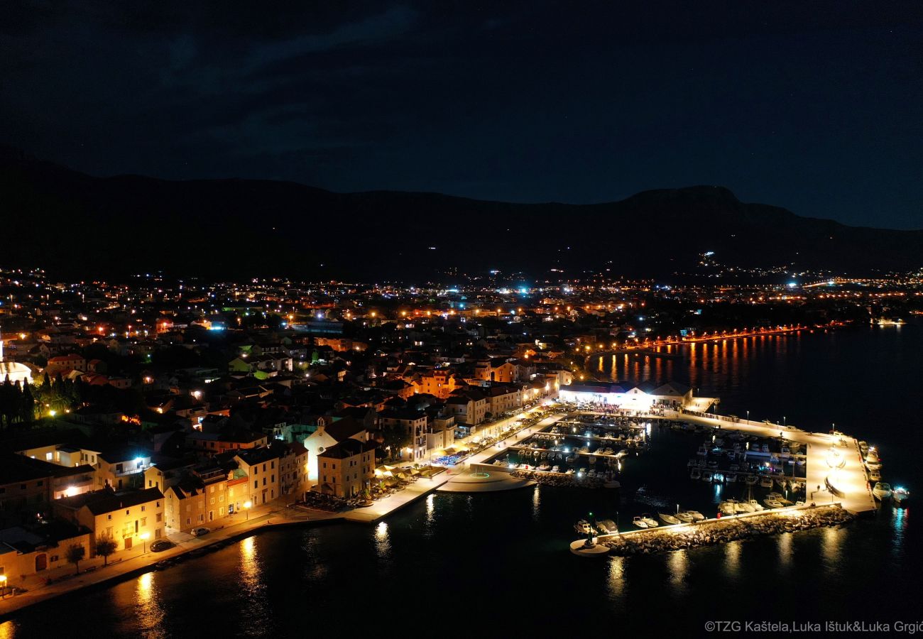 Ferienwohnung in Kaštel Novi - Apartment Viva – privater Swimmingpool und Whirlpool