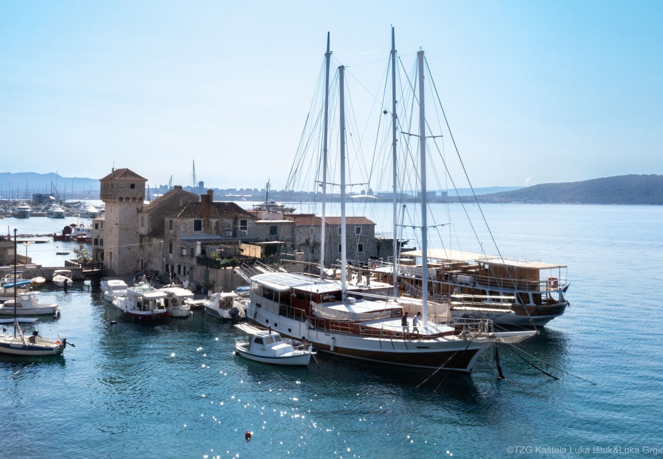 Ferienwohnung in Kaštel Novi - Apartment Viva – privater Swimmingpool und Whirlpool