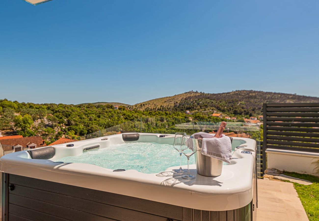 Villa in Zaton - Villa Šimun - Haus mit vier Schlafzimmern, Pool und Whirlpool
