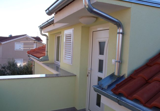 Ferienwohnung in Vodice - Apartments Gojevic - two bedroom apartment with a garden view A1 Ferienwohnung in Vodice - Apartments Gojevic - two bedroom apartment with a garden view A1