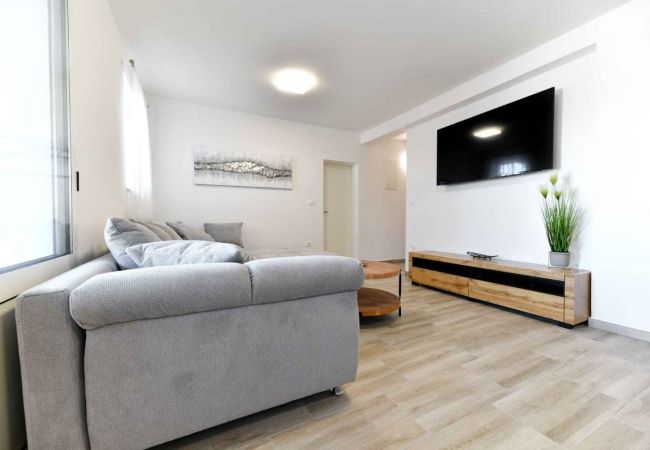 Villa in Pašman - Villa Kate - four bedroom house with a jacuzzi Villa in Pašman - Villa Kate - four bedroom house with a jacuzzi