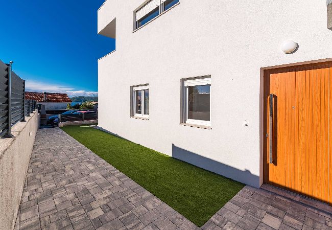 Ferienwohnung in Šibenik-Brodarica - Apartments Velic - Two bedroom apartment with a terrace A Ferienwohnung in Šibenik-Brodarica - Apartments Velic - Two bedroom apartment with a terrace A
