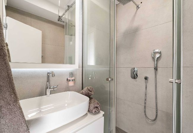 Ferienwohnung in Šibenik-Brodarica - Apartments Velic - Drei-Zimmer-Wohnung mit Meerblick C Ferienwohnung in Šibenik-Brodarica - Apartments Velic - Drei-Zimmer-Wohnung mit Meerblick C