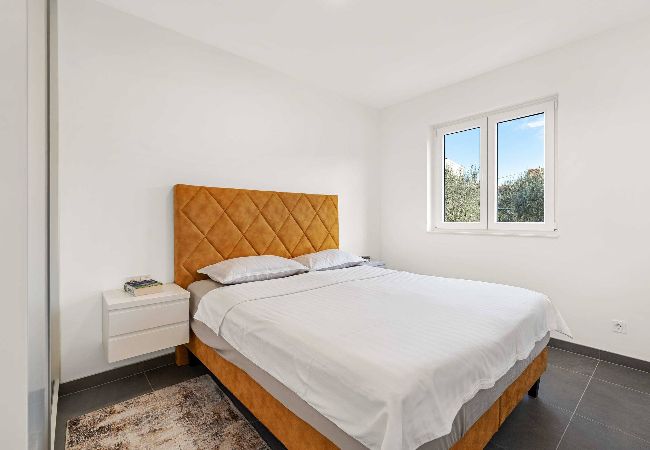 Ferienwohnung in Šibenik-Brodarica - Apartments Velic - Drei-Zimmer-Wohnung mit Meerblick C Ferienwohnung in Šibenik-Brodarica - Apartments Velic - Drei-Zimmer-Wohnung mit Meerblick C