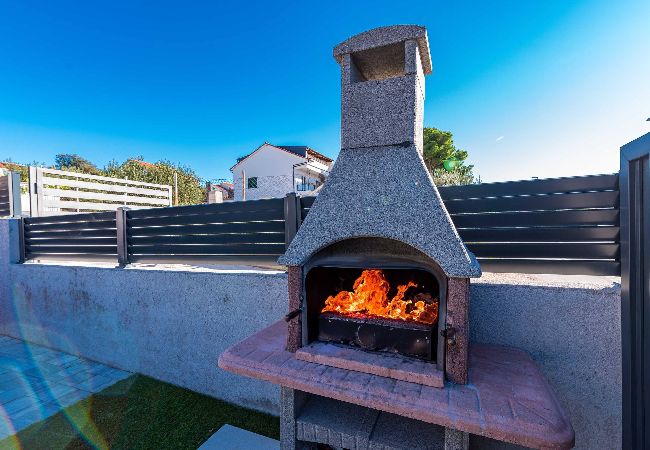 Ferienwohnung in Šibenik-Brodarica - Apartments Velic - Drei-Zimmer-Wohnung mit Meerblick C Ferienwohnung in Šibenik-Brodarica - Apartments Velic - Drei-Zimmer-Wohnung mit Meerblick C