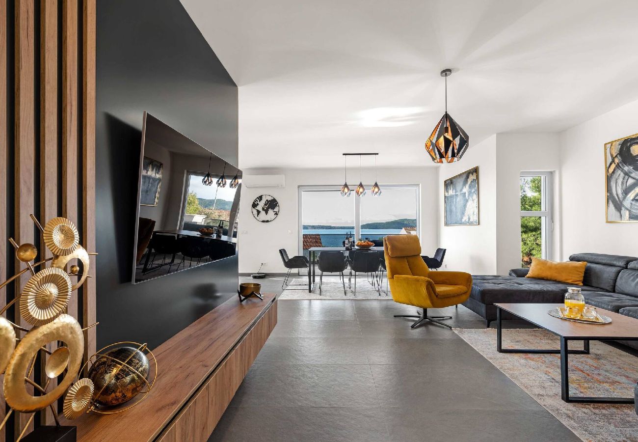 Ferienwohnung in Šibenik-Brodarica - Apartments Velic - Drei-Zimmer-Wohnung mit Meerblick C
