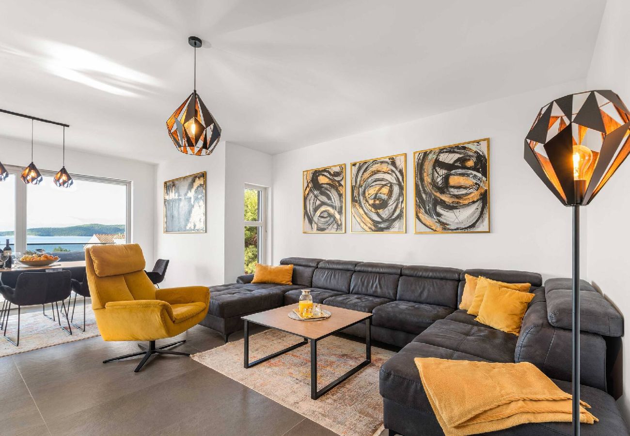 Ferienwohnung in Šibenik-Brodarica - Apartments Velic - Drei-Zimmer-Wohnung mit Meerblick C