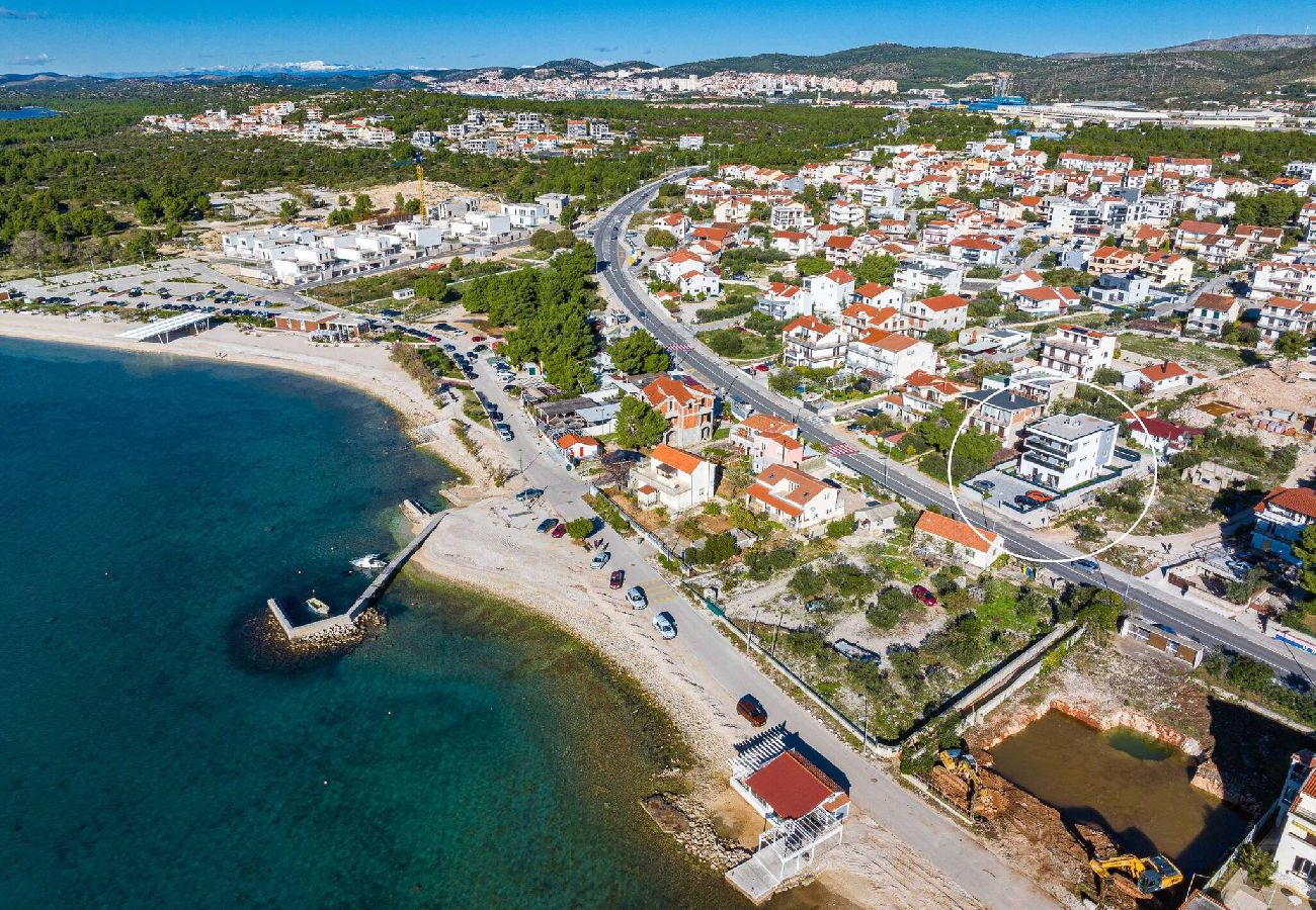 Ferienwohnung in Šibenik-Brodarica - Apartments Velic - Drei-Zimmer-Wohnung mit Meerblick C