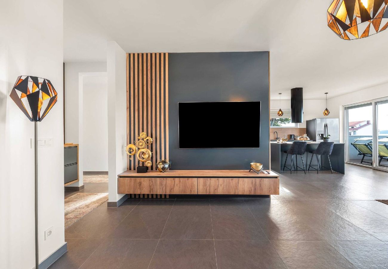 Ferienwohnung in Šibenik-Brodarica - Apartments Velic - Drei-Zimmer-Wohnung mit Meerblick C