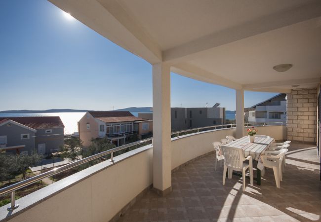 Ferienwohnung in Šibenik-Brodarica - Apartments Vukičević - Apartment mit fünf Schlafzimmern und Meerblick (Daniel) Ferienwohnung in Šibenik-Brodarica - Apartments Vukičević - Apartment mit fünf Schlafzimmern und Meerblick (Daniel)