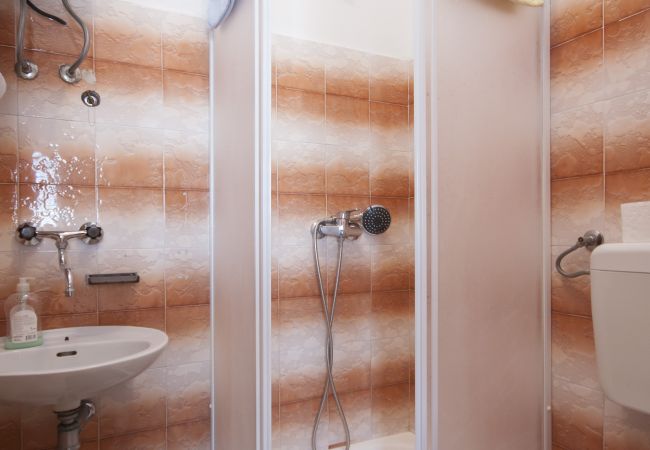 Ferienwohnung in Šibenik-Brodarica - Apartments Vukičević - Apartment mit fünf Schlafzimmern und Meerblick (Daniel) Ferienwohnung in Šibenik-Brodarica - Apartments Vukičević - Apartment mit fünf Schlafzimmern und Meerblick (Daniel)