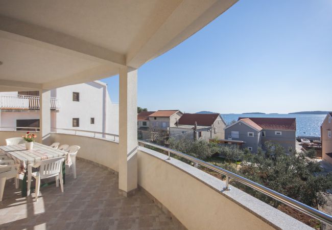 Ferienwohnung in Šibenik-Brodarica - Apartments Vukičević - Apartment mit fünf Schlafzimmern und Meerblick (Daniel) Ferienwohnung in Šibenik-Brodarica - Apartments Vukičević - Apartment mit fünf Schlafzimmern und Meerblick (Daniel)