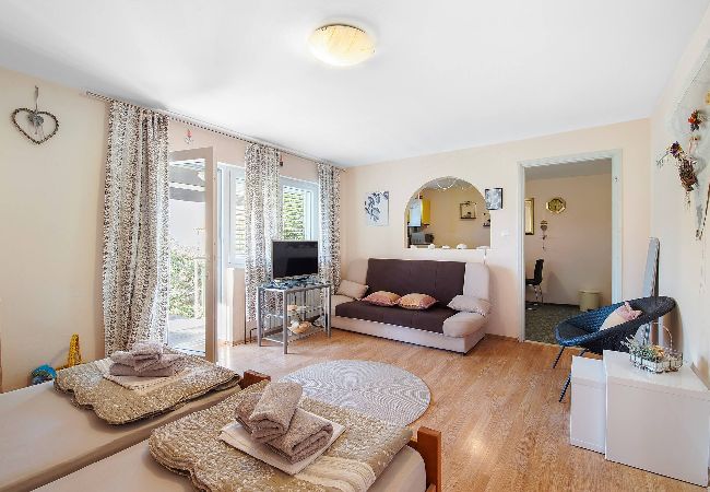 Ferienwohnung in Šibenik-Brodarica - Apartments Nena - Apartment mit einem Schlafzimmer und Balkon (Matea A1) Ferienwohnung in Šibenik-Brodarica - Apartments Nena - Apartment mit einem Schlafzimmer und Balkon (Matea A1)