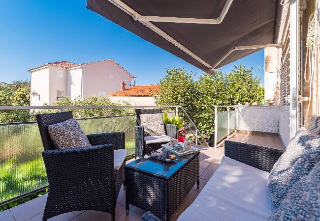 Ferienwohnung in Šibenik-Brodarica - Apartments Nena - Apartment mit einem Schlafzimmer und Balkon (Matea A1) Ferienwohnung in Šibenik-Brodarica - Apartments Nena - Apartment mit einem Schlafzimmer und Balkon (Matea A1)