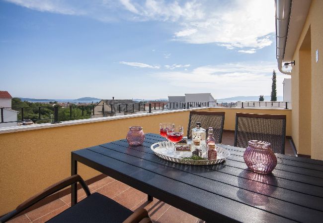 Ferienwohnung in Šibenik-Brodarica - Apartments Tonia - Apartment mit einem Schlafzimmer und Meerblick (Tonia A2) Ferienwohnung in Šibenik-Brodarica - Apartments Tonia - Apartment mit einem Schlafzimmer und Meerblick (Tonia A2)