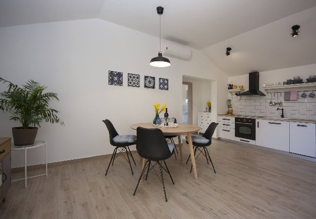 Ferienwohnung in Šibenik-Brodarica - Apartments Tonia - Apartment mit einem Schlafzimmer und Meerblick (Tonia A2) Ferienwohnung in Šibenik-Brodarica - Apartments Tonia - Apartment mit einem Schlafzimmer und Meerblick (Tonia A2)