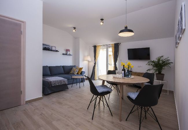 Ferienwohnung in Šibenik-Brodarica - Apartments Tonia - Apartment mit einem Schlafzimmer und Meerblick (Tonia A2) Ferienwohnung in Šibenik-Brodarica - Apartments Tonia - Apartment mit einem Schlafzimmer und Meerblick (Tonia A2)