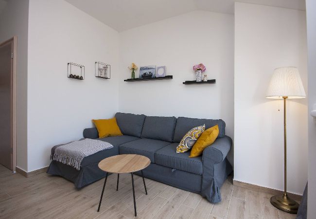 Ferienwohnung in Šibenik-Brodarica - Apartments Tonia - Apartment mit einem Schlafzimmer und Meerblick (Tonia A2) Ferienwohnung in Šibenik-Brodarica - Apartments Tonia - Apartment mit einem Schlafzimmer und Meerblick (Tonia A2)
