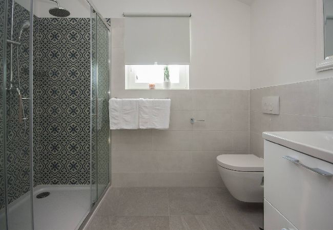 Ferienwohnung in Šibenik-Brodarica - Apartments Tonia - Apartment mit einem Schlafzimmer und Meerblick (Tonia A2) Ferienwohnung in Šibenik-Brodarica - Apartments Tonia - Apartment mit einem Schlafzimmer und Meerblick (Tonia A2)