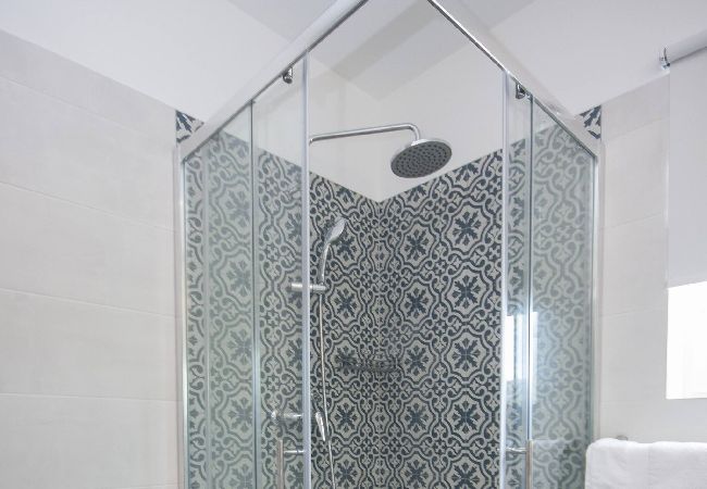 Ferienwohnung in Šibenik-Brodarica - Apartments Tonia - Apartment mit einem Schlafzimmer und Meerblick (Tonia A2) Ferienwohnung in Šibenik-Brodarica - Apartments Tonia - Apartment mit einem Schlafzimmer und Meerblick (Tonia A2)