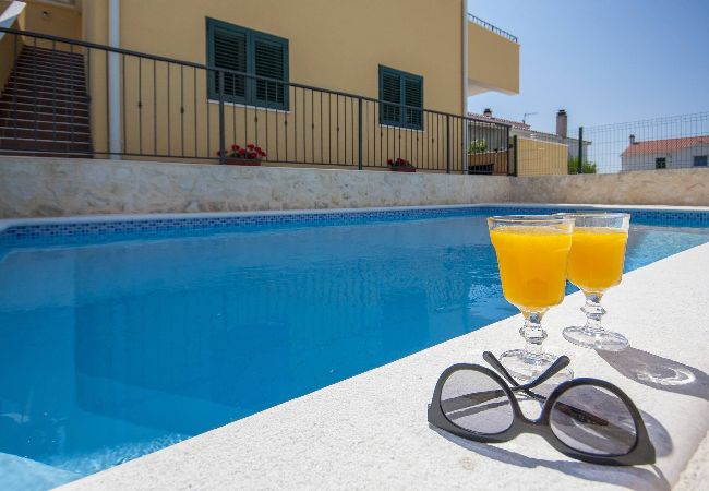 Ferienwohnung in Šibenik-Brodarica - Apartments Tonia - Apartment mit einem Schlafzimmer und Meerblick (Tonia A2) Ferienwohnung in Šibenik-Brodarica - Apartments Tonia - Apartment mit einem Schlafzimmer und Meerblick (Tonia A2)