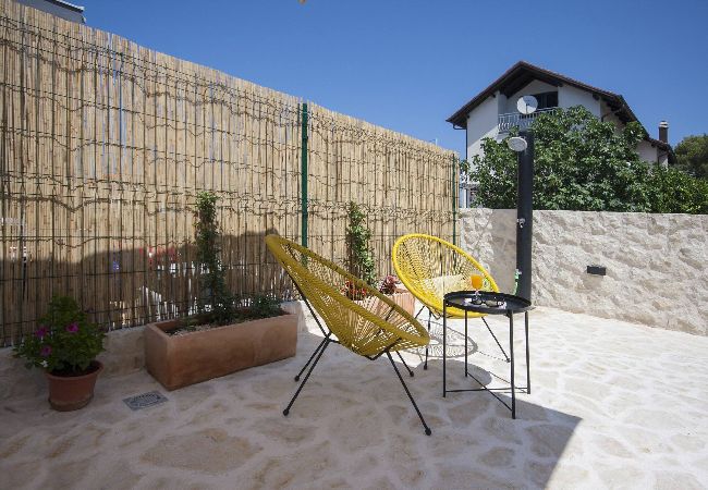 Ferienwohnung in Šibenik-Brodarica - Apartments Tonia - Apartment mit einem Schlafzimmer und Meerblick (Tonia A2) Ferienwohnung in Šibenik-Brodarica - Apartments Tonia - Apartment mit einem Schlafzimmer und Meerblick (Tonia A2)