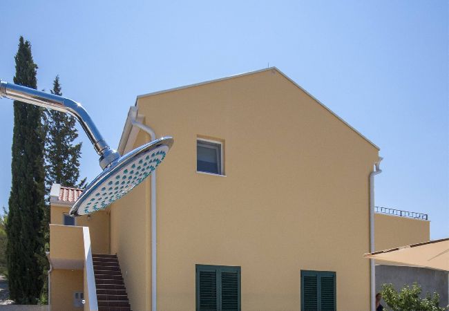 Ferienwohnung in Šibenik-Brodarica - Apartments Tonia - Apartment mit einem Schlafzimmer und Meerblick (Mala A1) Ferienwohnung in Šibenik-Brodarica - Apartments Tonia - Apartment mit einem Schlafzimmer und Meerblick (Mala A1)