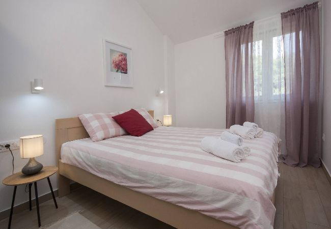 Ferienwohnung in Šibenik-Brodarica - Apartments Tonia - Apartment mit einem Schlafzimmer und Meerblick (Mala A1) Ferienwohnung in Šibenik-Brodarica - Apartments Tonia - Apartment mit einem Schlafzimmer und Meerblick (Mala A1)
