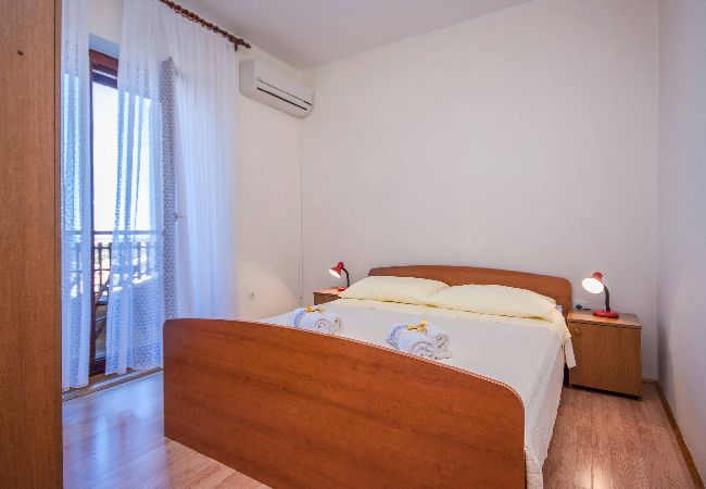 Ferienwohnung in Primošten - Apartments and Rooms Mikelin - Apartment mit zwei Schlafzimmern und Meerblick (Filip 1) Ferienwohnung in Primošten - Apartments and Rooms Mikelin - Apartment mit zwei Schlafzimmern und Meerblick (Filip 1)