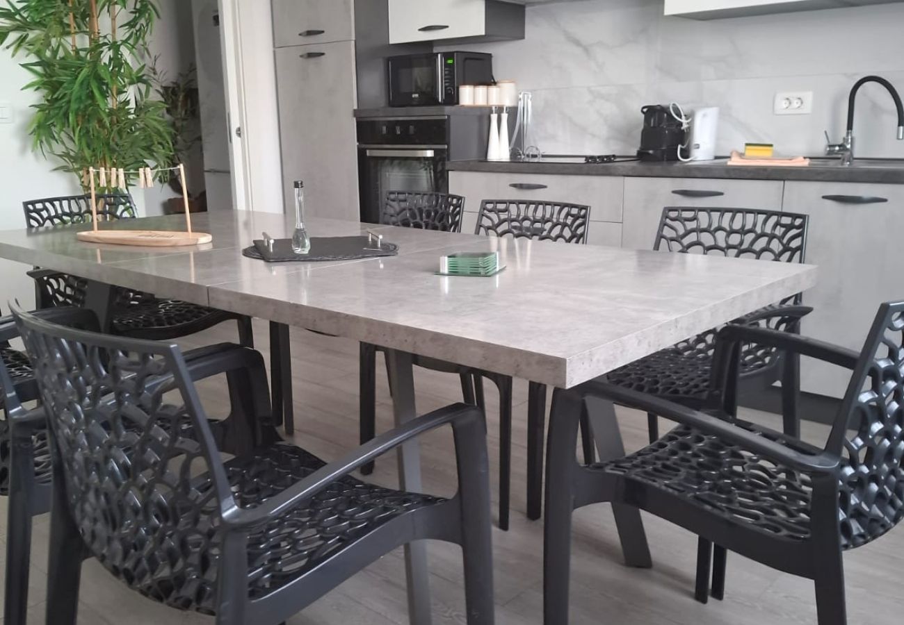 Villa in Kaštel Novi - Villa Viva – Haus mit sechs Schlafzimmern mit Pool und Whirlpool
