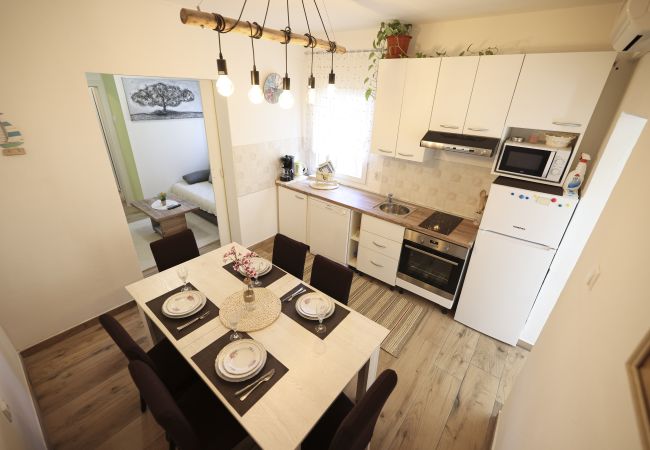 Ferienwohnung in Zadar - Apartment Rustica – Apartment mit zwei Schlafzimmern und Außenpool Ferienwohnung in Zadar - Apartment Rustica – Apartment mit zwei Schlafzimmern und Außenpool