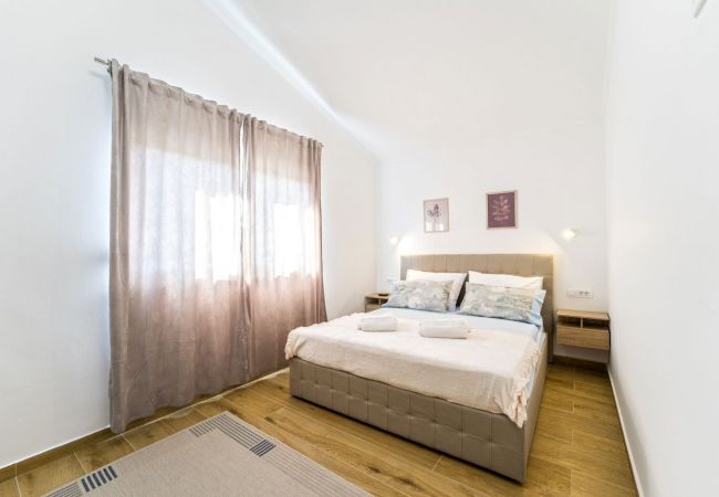 Ferienwohnung in Privlaka - Villa Bianca - Apartment mit zwei Schlafzimmern und privatem Pool Ferienwohnung in Privlaka - Villa Bianca - Apartment mit zwei Schlafzimmern und privatem Pool