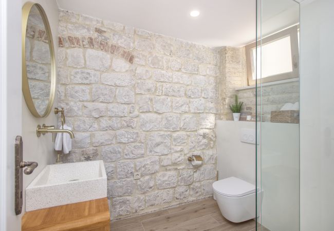 Ferienhaus in Trogir - Steinhaus Trogir – Haus mit drei Schlafzimmern und Whirlpool Ferienhaus in Trogir - Steinhaus Trogir – Haus mit drei Schlafzimmern und Whirlpool